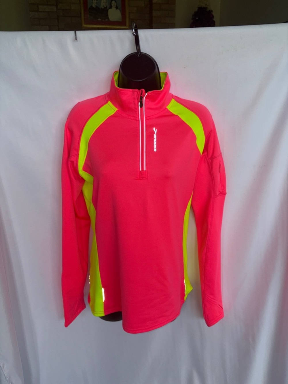 Brooks Neon Yellow & Pink Vapor Dry 1/4 Zip Pullover size M, reflective trim